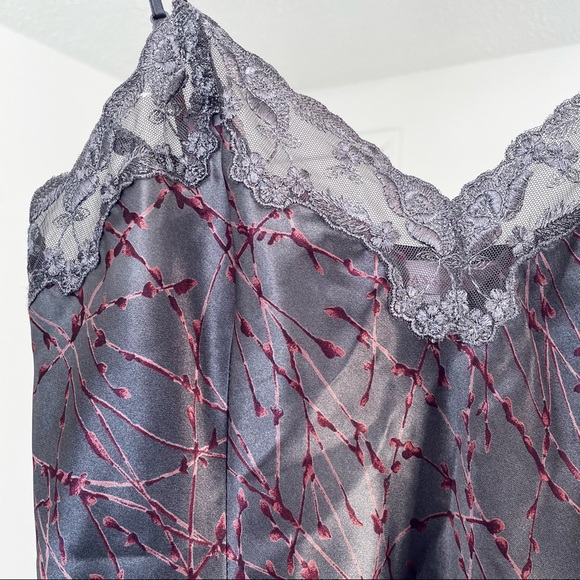 Y2K VTG Victoria’s Secret Satin and Silver Lace Slip Dress - Picture 6 of 13